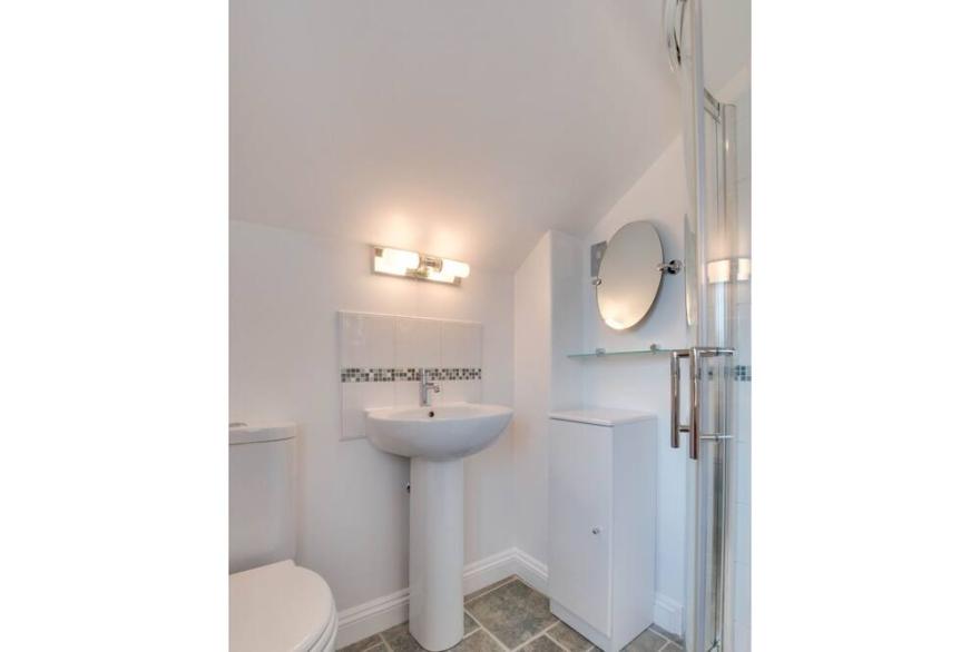Wonderful private villa for 2 people with WIFI, TV, patio, pets allowed and parking