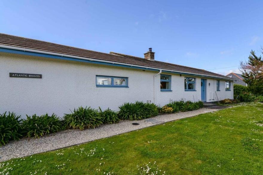 A stylish, modern beach house at Porthcothan Bay