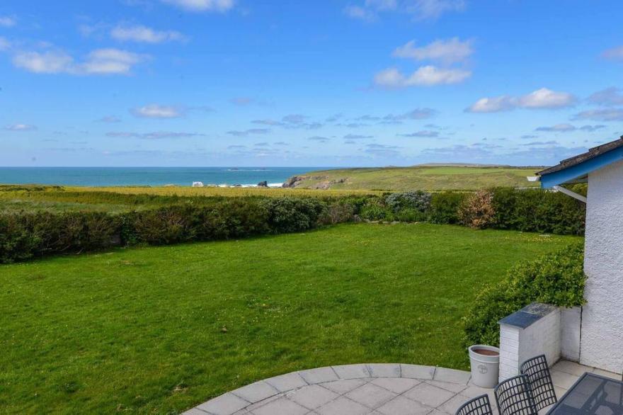 A stylish, modern beach house at Porthcothan Bay