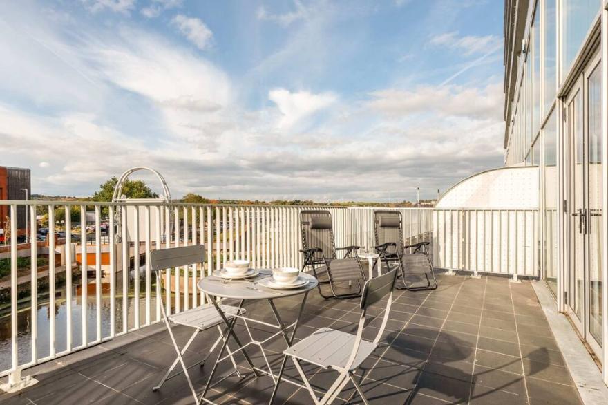 Modern 2 Bed Wharfside Apartment in Rotherham