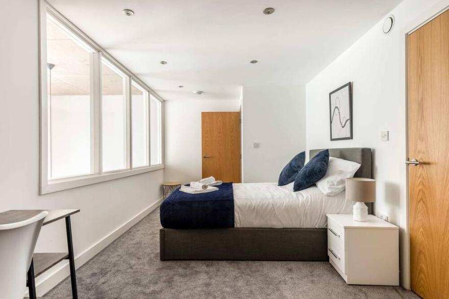 Modern 2 Bed Wharfside Apartment in Rotherham