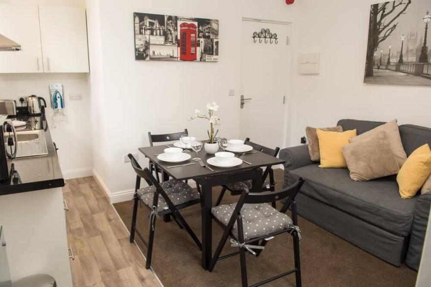 Moseley Mews Village Suites - Yellow