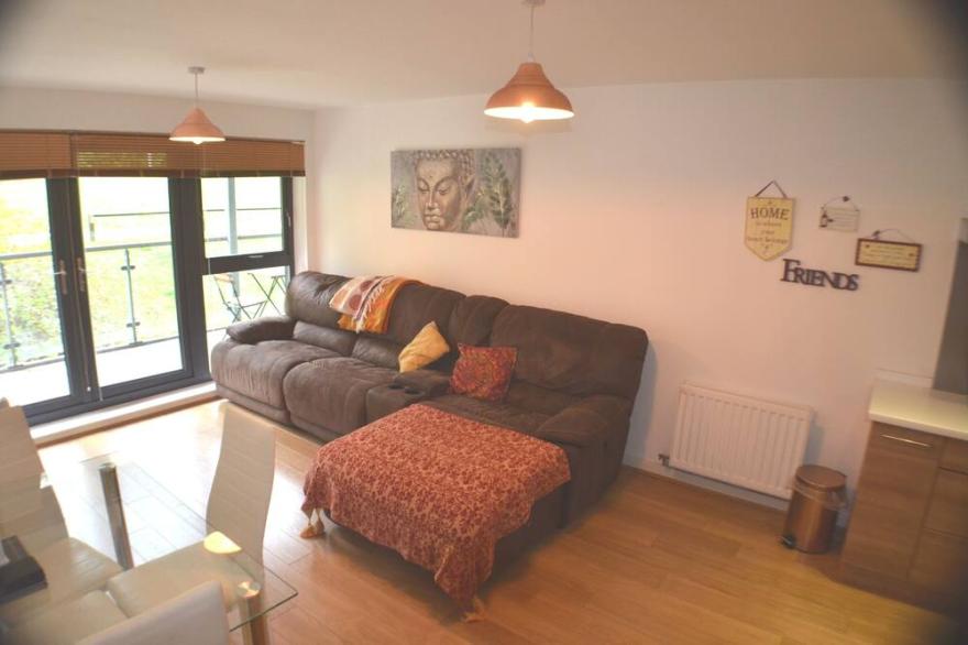 Brentwood Town Retreat - 2 Bedroom Apartment