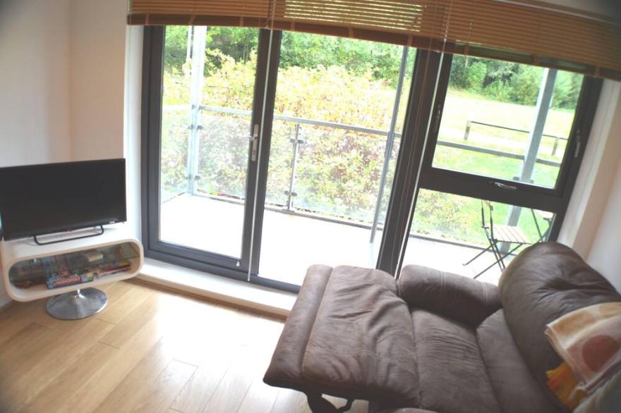 Brentwood Town Retreat - 2 Bedroom Apartment