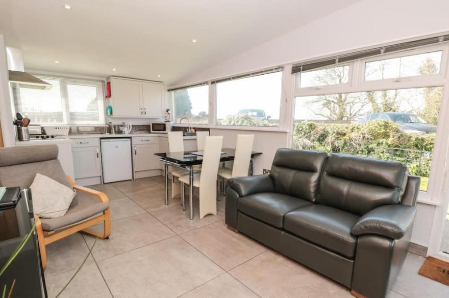 201 NORTON PARK, pet friendly, country holiday cottage in Dartmouth