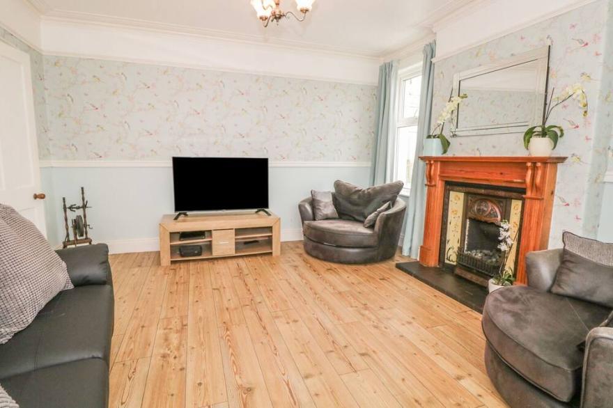 HICKORY HOUSE, family friendly, with hot tub in Silecroft