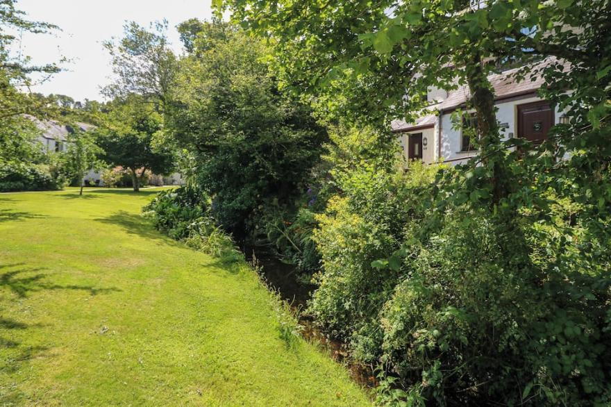 TRANQUILITY, pet friendly, with a garden in Falmouth