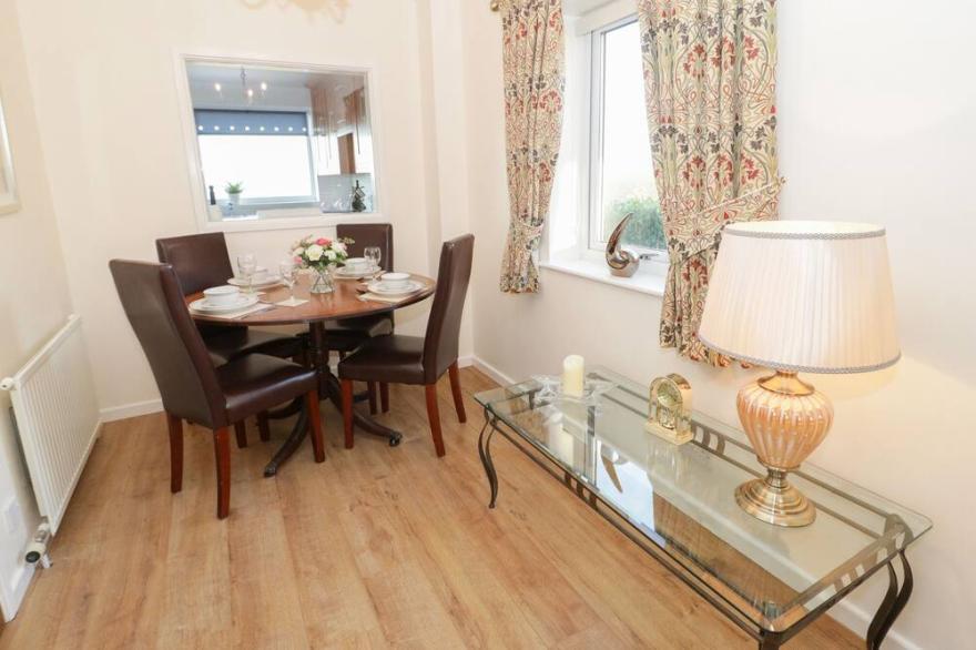 BAY VIEW HOUSE, family friendly, with a garden in Colwyn Bay