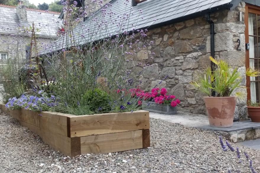 Luxury Barn Conversion -Ideal Location for both Coasts.