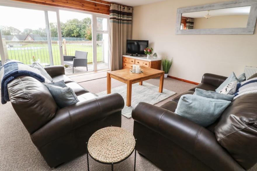 PATCH'S PAD, pet friendly, with pool in Callington