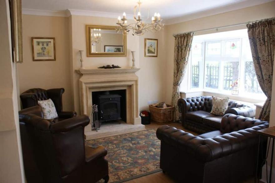 Spacious 4 bed family cottage in parkland setting