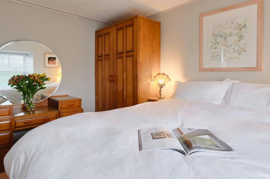 West Cottage, traditional 2 bedroom cottage, with garden.