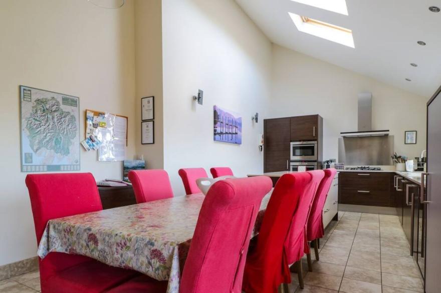 CLOUD END, family friendly, luxury holiday cottage in Keswick