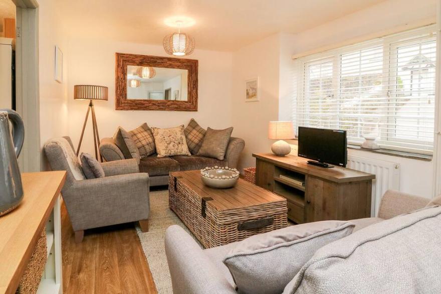 KINGFISHER COTTAGE, pet friendly in Ilfracombe