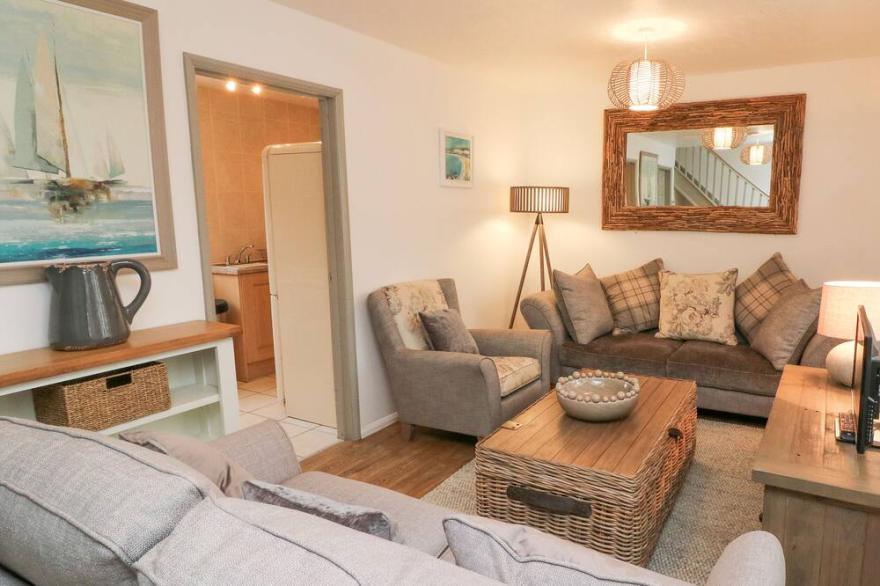 KINGFISHER COTTAGE, pet friendly in Ilfracombe