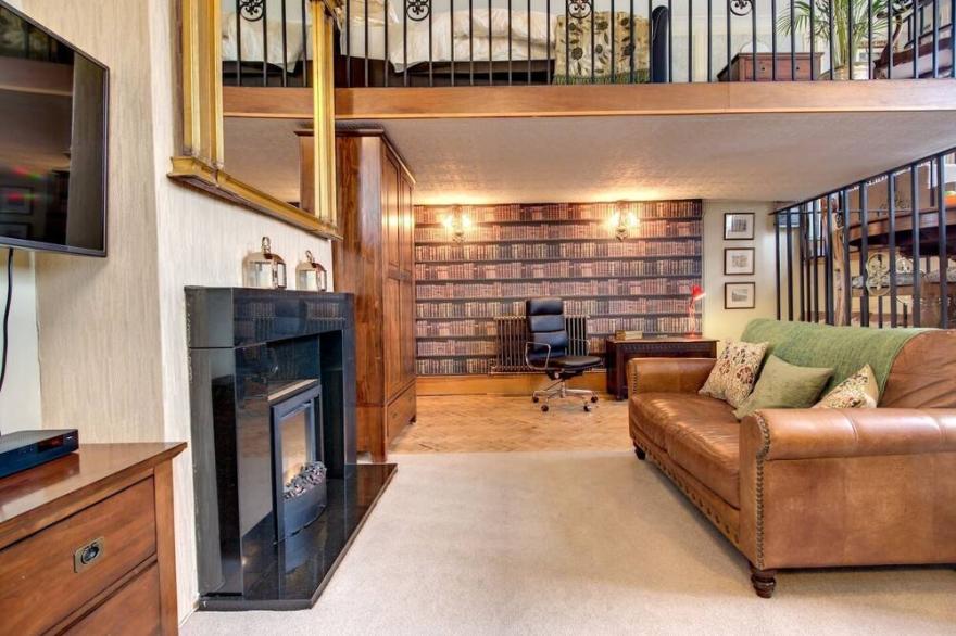 Carnegie Library Bronte Apartment