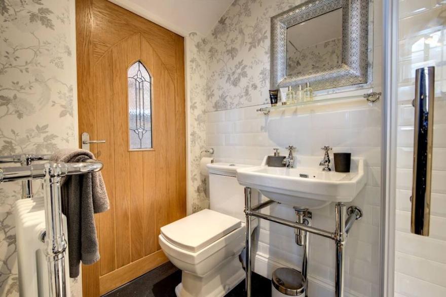 Carnegie Library Bronte Apartment
