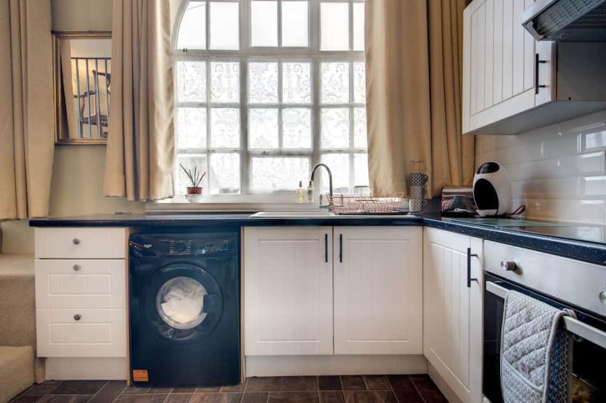 Carnegie Library Bronte Apartment