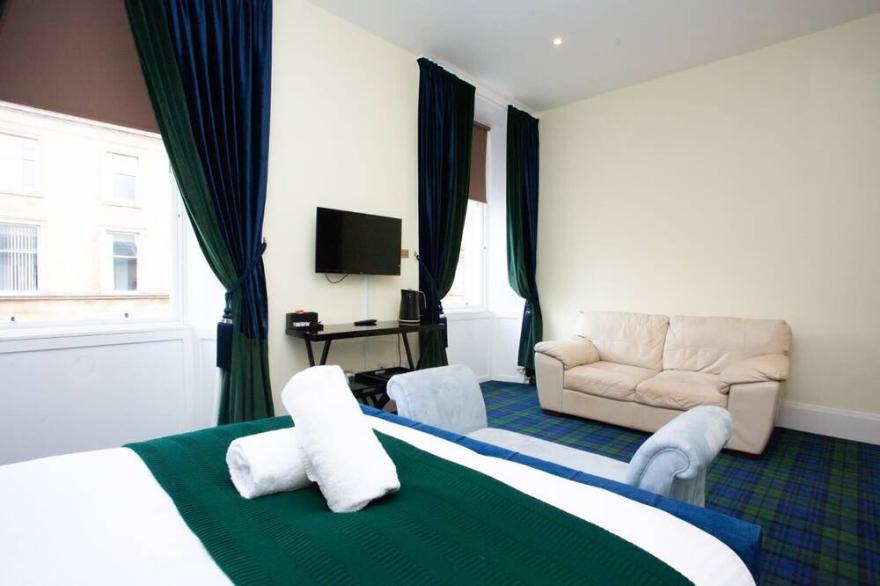 Stylish En-suite Bedroom in Very Central Location