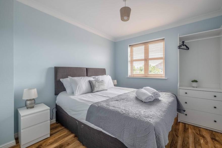 2 BED 2 BATH & PARKING - PINEWOOD/WEXHAM HOSPITAL