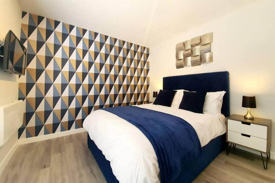 Modern 1 Bed, Close to the Beach with Parking