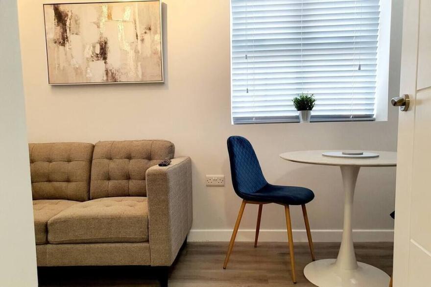 Stylish Bright Studio Apartment Close to Beach