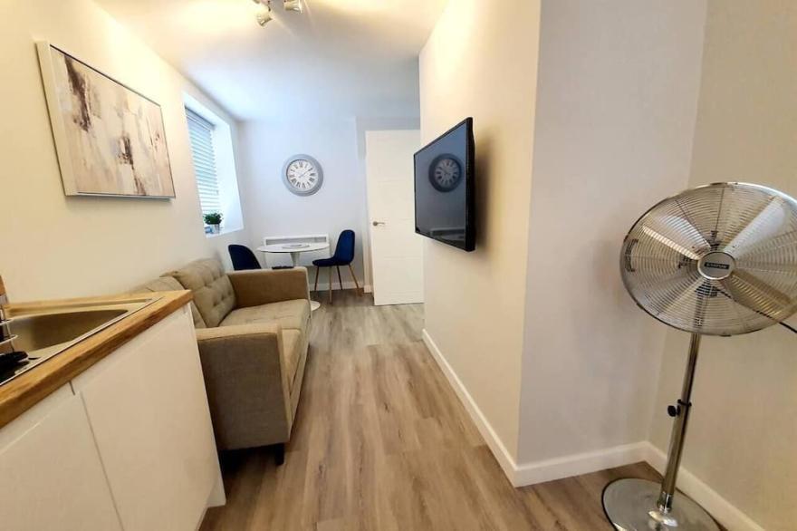 Stylish Bright Studio Apartment Close to Beach