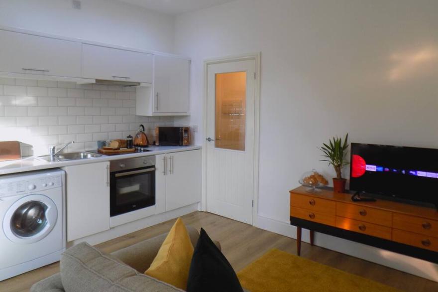 Villa Mimosa 2 - Cardiff Vibes with Sotero Lettings & Management