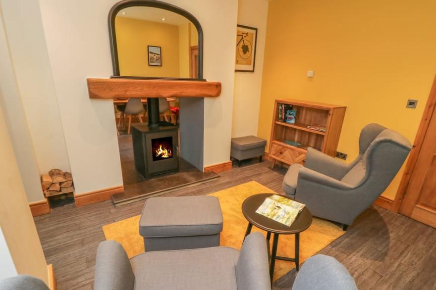 DALE VIEW, pet friendly, luxury holiday cottage in Sleights