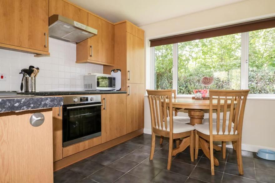 49 ATLANTIC REACH, pet friendly, with a garden in Newquay