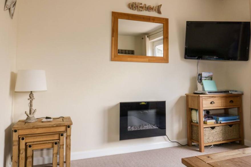 49 ATLANTIC REACH, pet friendly, with a garden in Newquay