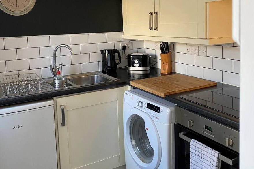 76 Wilson Street- Ground floor 2 Bedroom Apartment