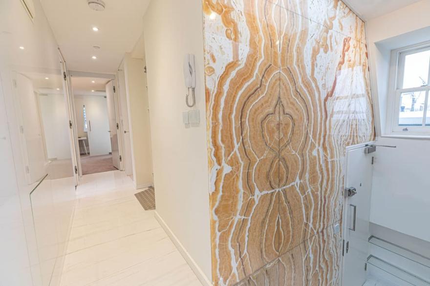 Penthouse ensuite bathroom
