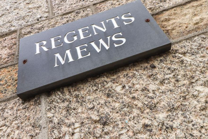 1 REGENTS MEWS, pet friendly, character holiday cottage in Penzance