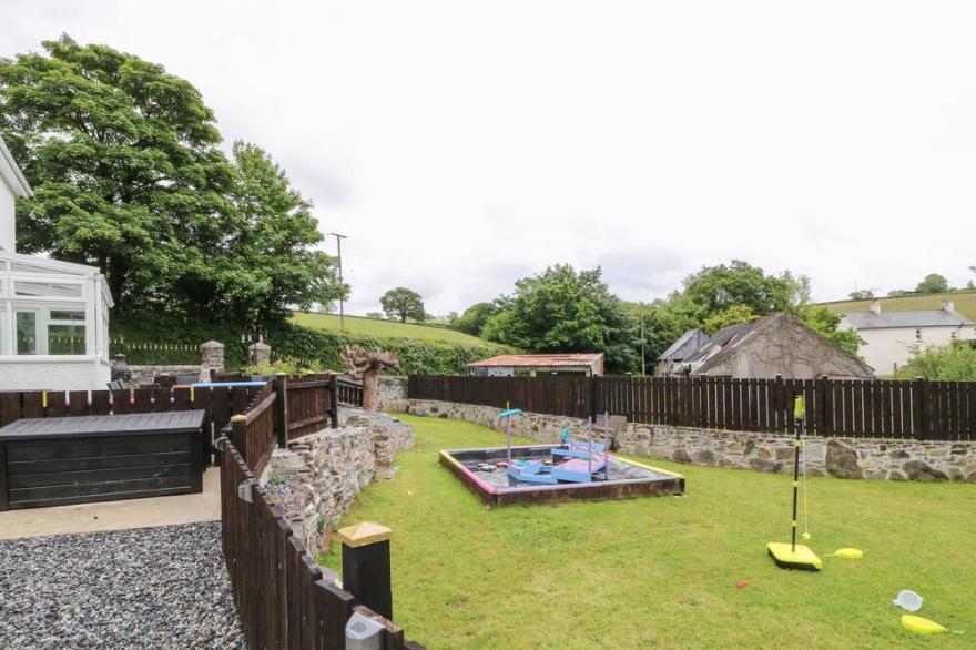THE VALE, pet friendly, with a garden in Ashwater