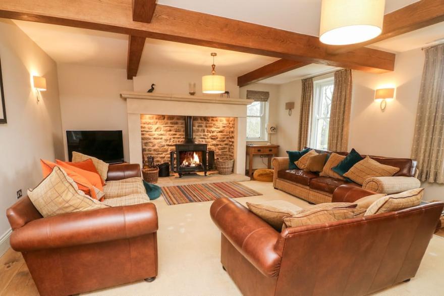 ANNESIDE, pet friendly, with open fire in Cowan Bridge