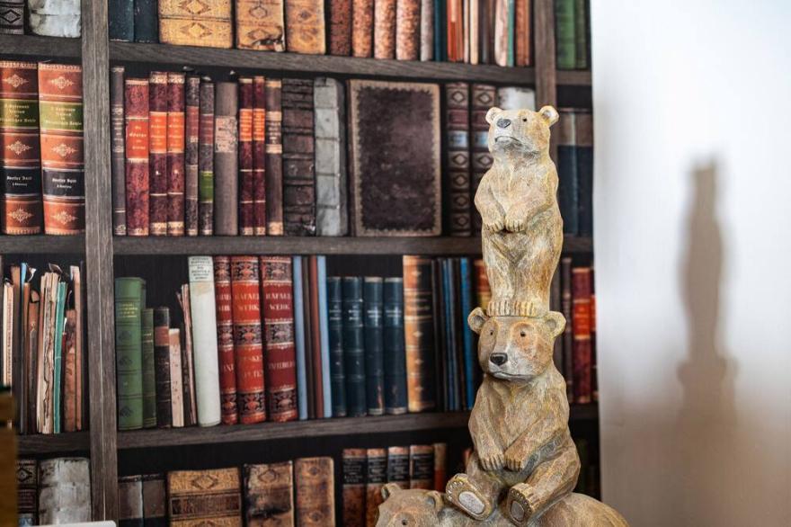 BEAR COTTAGE, pet friendly, character holiday cottage in Truro