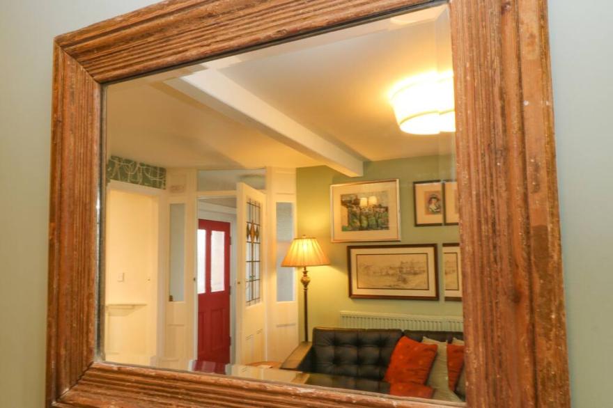 TOWNEND COTTAGE, pet friendly, with a garden in Haworth