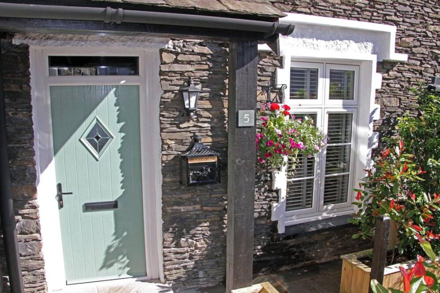 OLD VILLAGE HOUSE, pet friendly, with open fire in Windermere