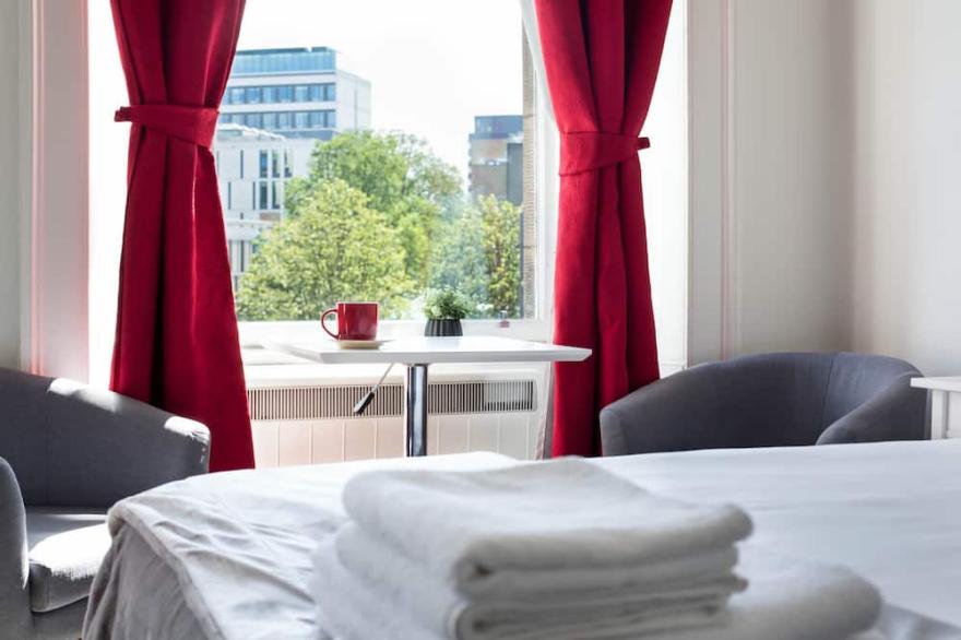 Modern Studio Apartment in prime central location