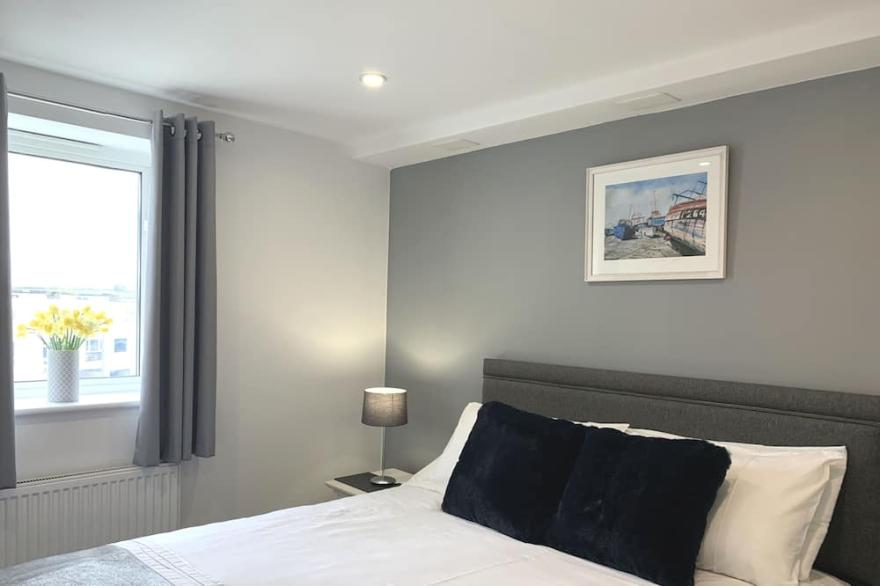CONTEMPORARY 1 BED APARTMENT NEXT TO FISTRAL BEACH, SECURE PARKING, WIFI