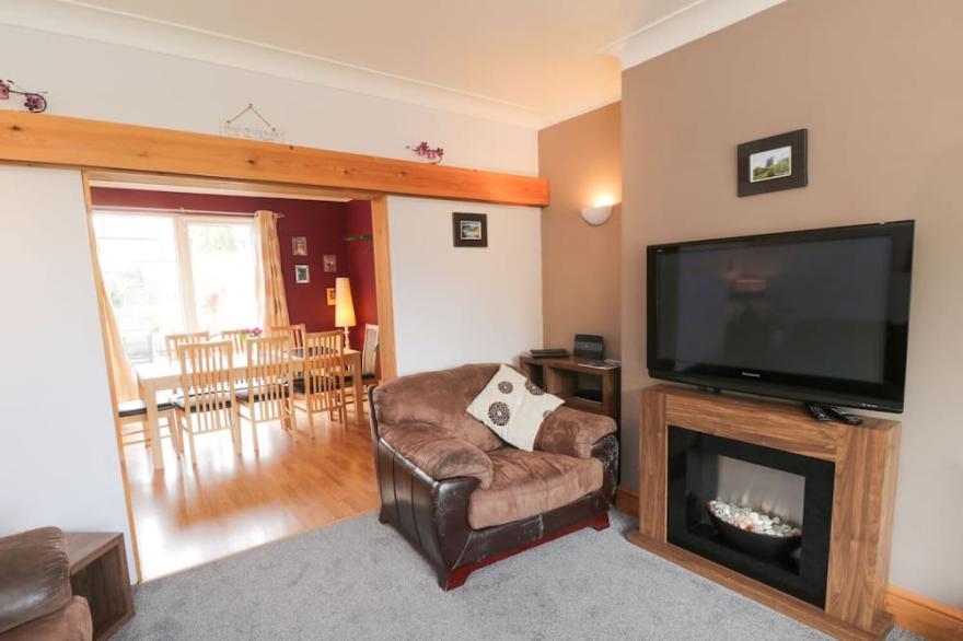 53 BURNISTON ROAD, pet friendly, with a garden in Scarborough