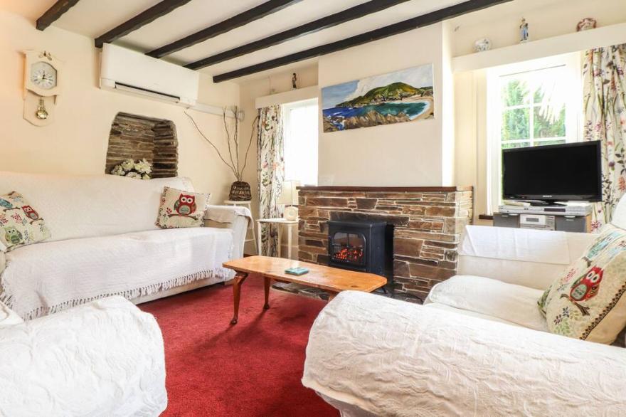 HARFORD COTTAGE, pet friendly, character holiday cottage in Polperro