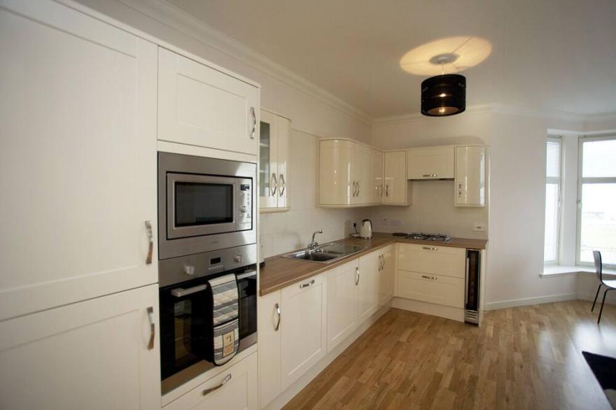 Executive Self Catering Holiday Townhouse with excellent sea view