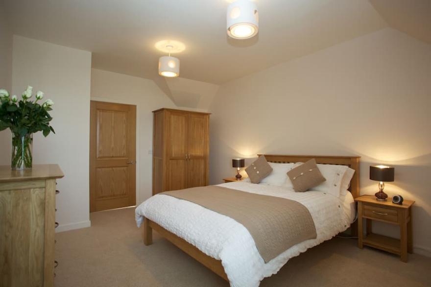 Executive Self Catering Holiday Townhouse with excellent sea view
