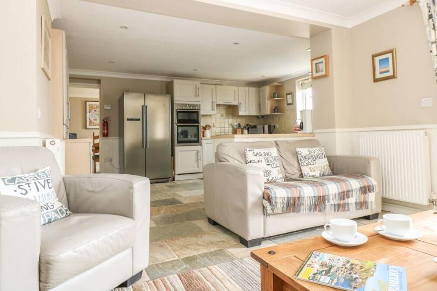 PINK HOUSE, pet friendly, country holiday cottage in Mevagissey