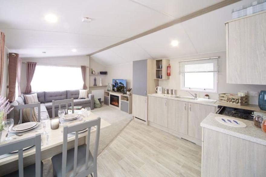Woodside Retreat -  a holiday home that sleeps 6 guests  in 3 bedrooms