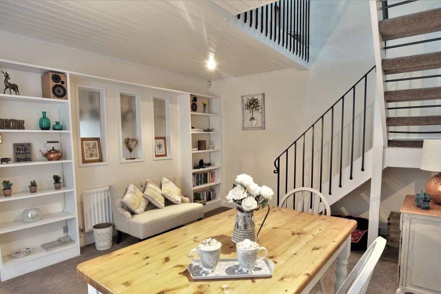 THE COACH HOUSE, pet friendly, with a garden in Wirksworth