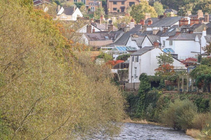 WHITEWATER COTTAGE, pet friendly in Llangollen