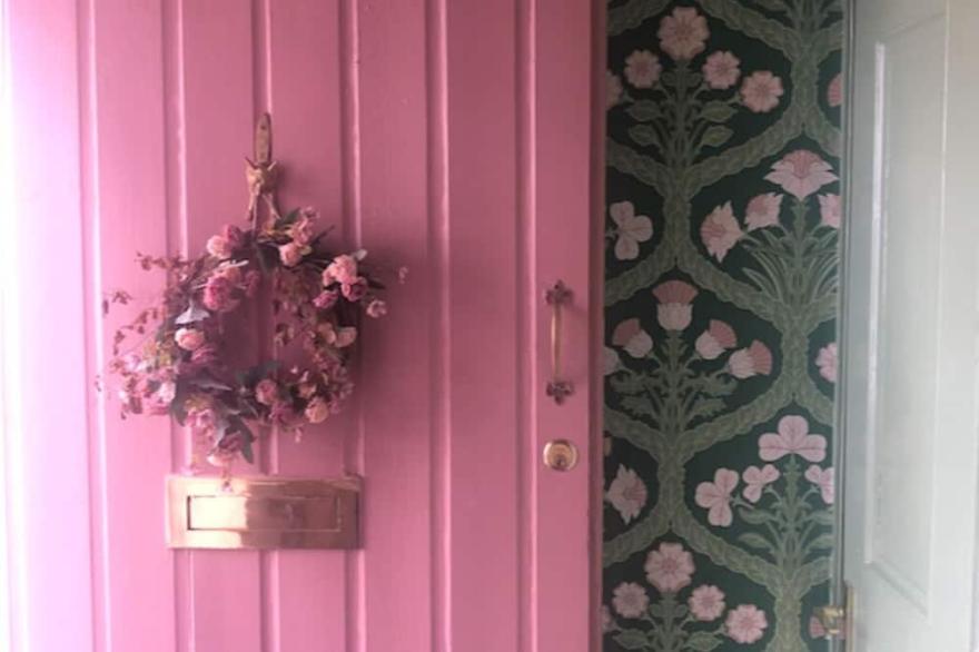 The Pink Cottage Upstairs Suite and Secret Garden... beautiful walks & sea view.